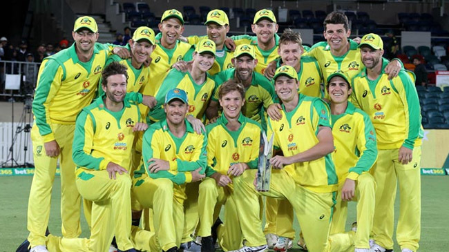 australia team with throphy