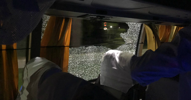 australian team bus attacked in india