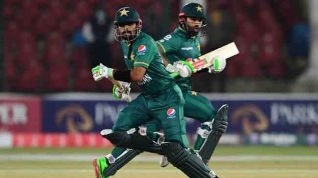 babar azam and rizwan take run