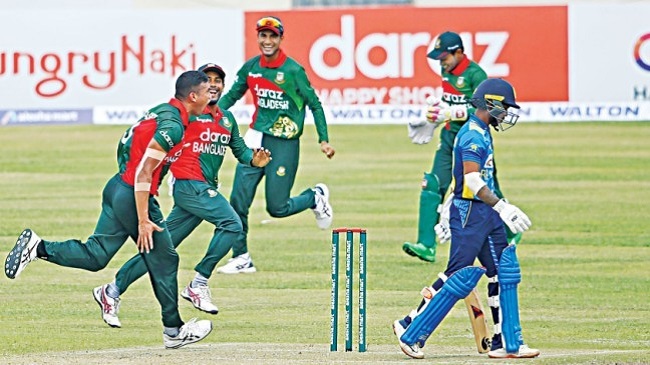 bangladesh celebrating taskin wickets