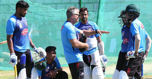 bangladesh coach rhodes talking to the team