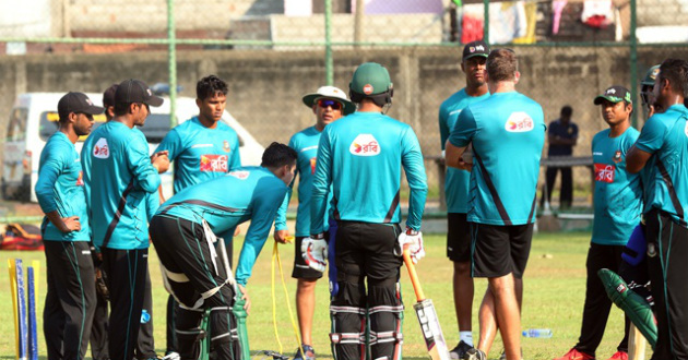 bangladesh team on the way to dambula from colombo