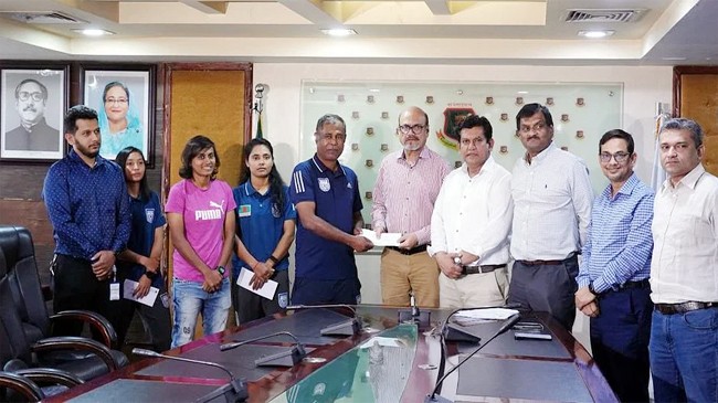 bcb paid women footballer cheque