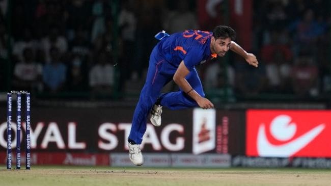 bhuvneshwar kumar bowling