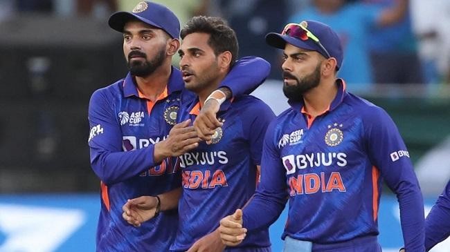 bhuvneshwar kumar picked up crucial early wickets