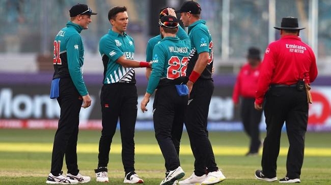 boult celebrates with his team mates