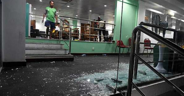 broken galss on bangladesh dressing room