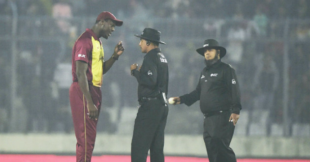 carlos brathwaite and umpire