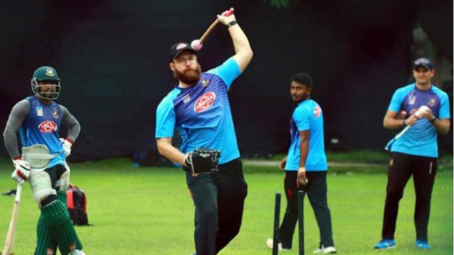 coach daniel vettori at bangladesh