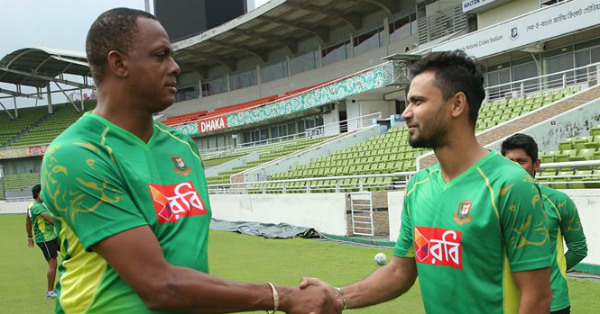 courtey walsh at practice with mashrafe