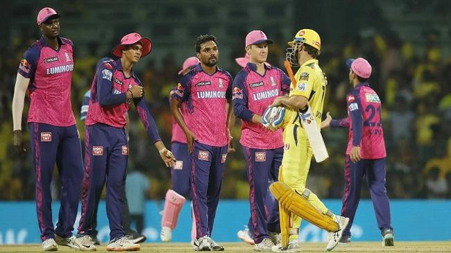 dhoni acknowledges defeat after falling just short