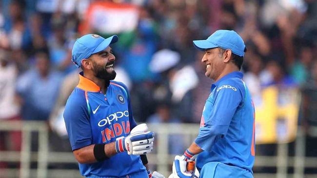 dhoni and kohli 3