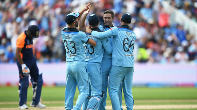 england celebrate a wicket 1