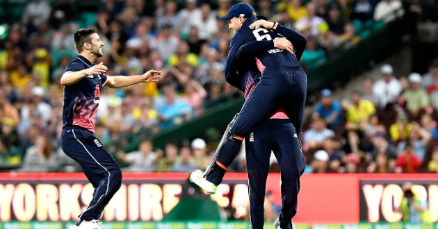 england celebrate to remove steven smith