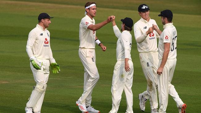 england celebrating a wicket 2020