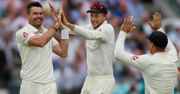 england celebrating a wicket