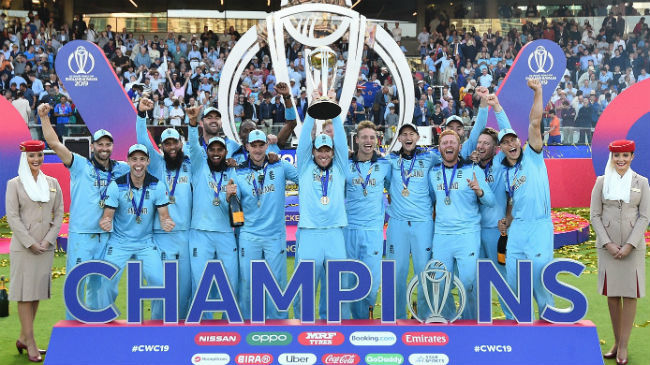 england celebrating their first odi world cup trophy