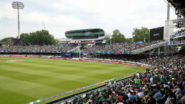 full stands for a group game at lords