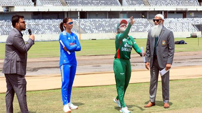 harmanpreet kaur and nigar sultana