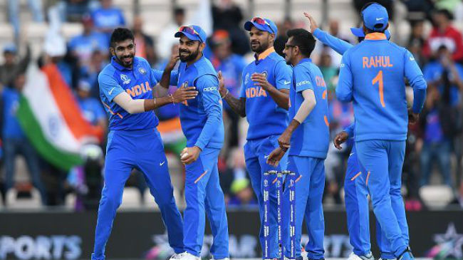 india celebrating a wicket 1