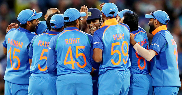 india get together after picking a wicket