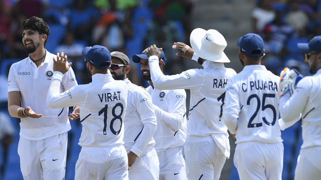 ishant sharma celebrations with team mates