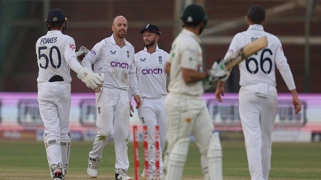 jack leach claimed four wickets