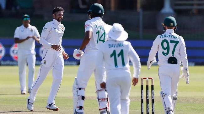 keshav maharaj and south africa team