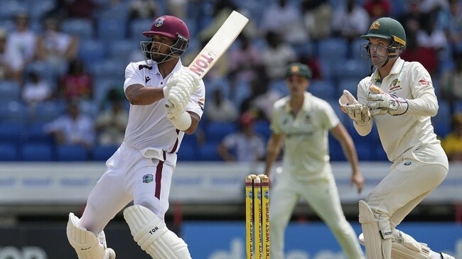 king hit two fours and a six off nathan lyon before falling to him
