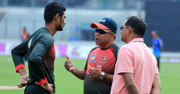 mahmudullah talking with khaled mahmud before t20 series against sri lanka