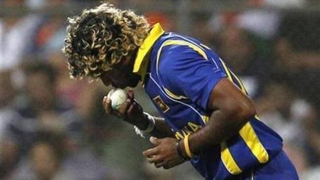 malinga kisses the ball before action