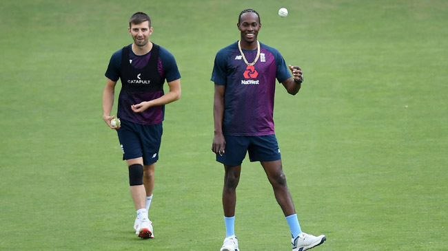 mark wood and jofra archer practice