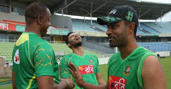 mashrafe laughing at joke of tamim