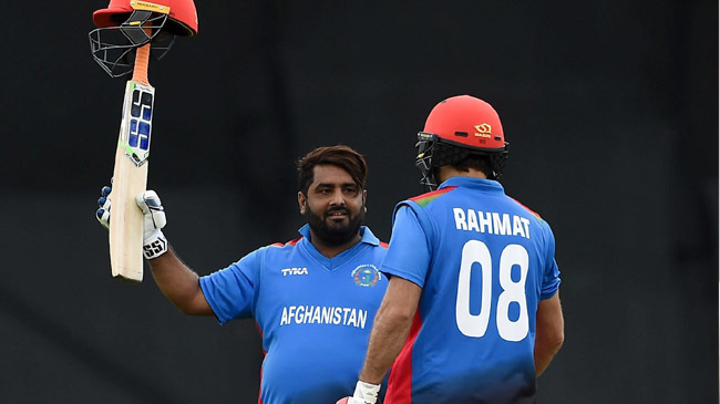 mohammad shahzad celebrates his hundred