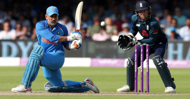 ms dhoni scrored 10 k odi runs