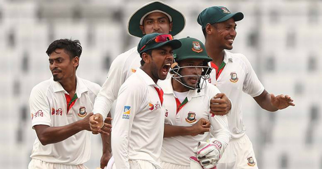 mushfiq and miraz celebrating after beating australia in test