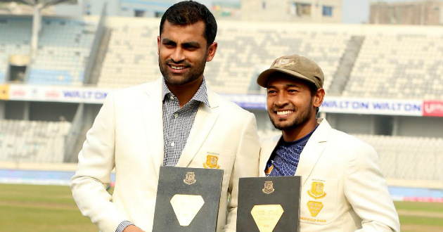 mushfiq and tamim after receiving gift from bcb