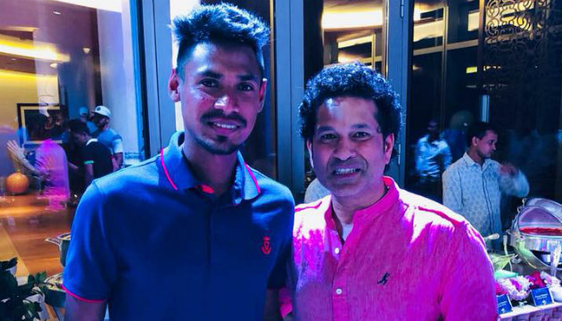 mustafiz with sachin tendulkar