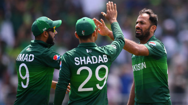 pakistan celebrating wahab riaz wickets