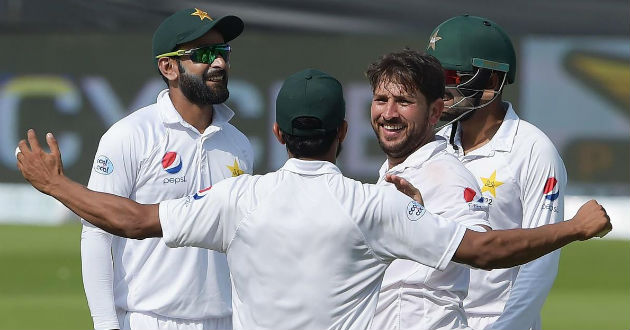 pakistan celebrating yasir wicket