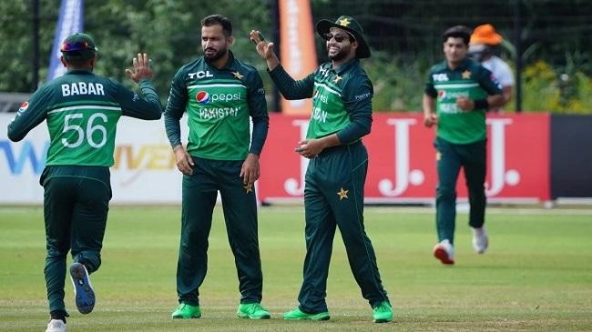 pakistan get together after a mohammad nawaz strike