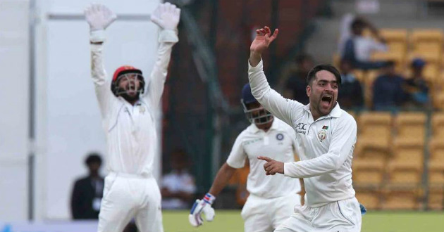 rashid khan appealing for a wicket to umpire