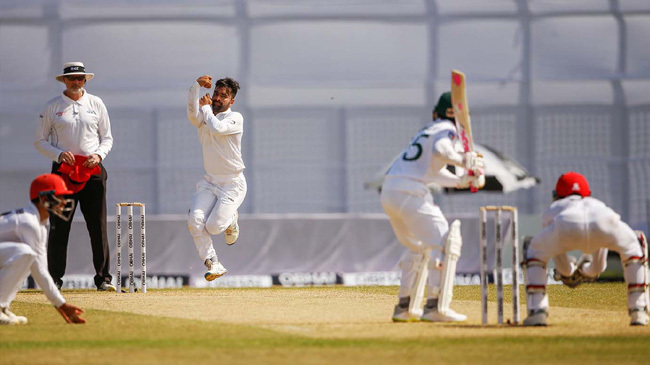 rashid khan sizes up his target