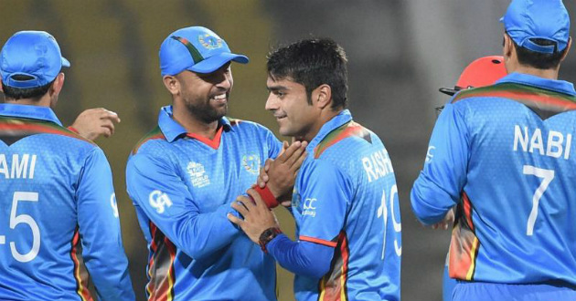 rashid khan takes three wickets