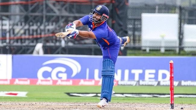 rishabh pant flays a boundary over cover off one leg