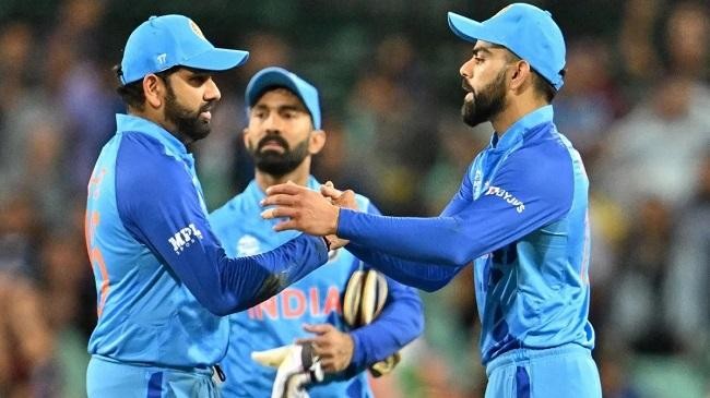 rohit sharma celebrates with virat kohli
