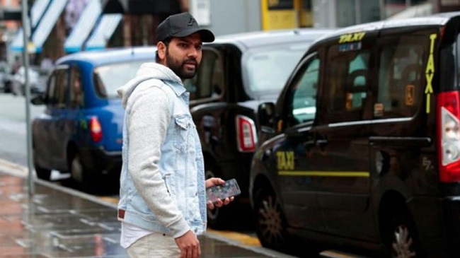 rohit sharma mumbai airport