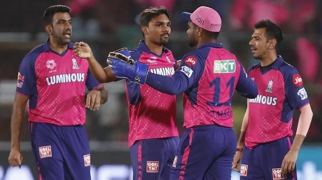 sandeep sharma removed ishan kishan and suryakumar yadav in his first two overs