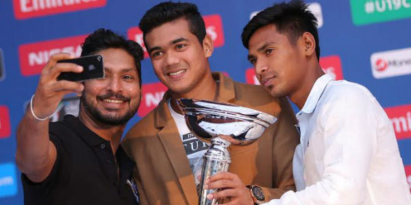 sanga taking a selfie with taskin and mustafiz