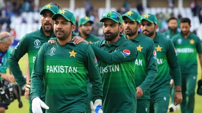 sarfaraz with team pakistan